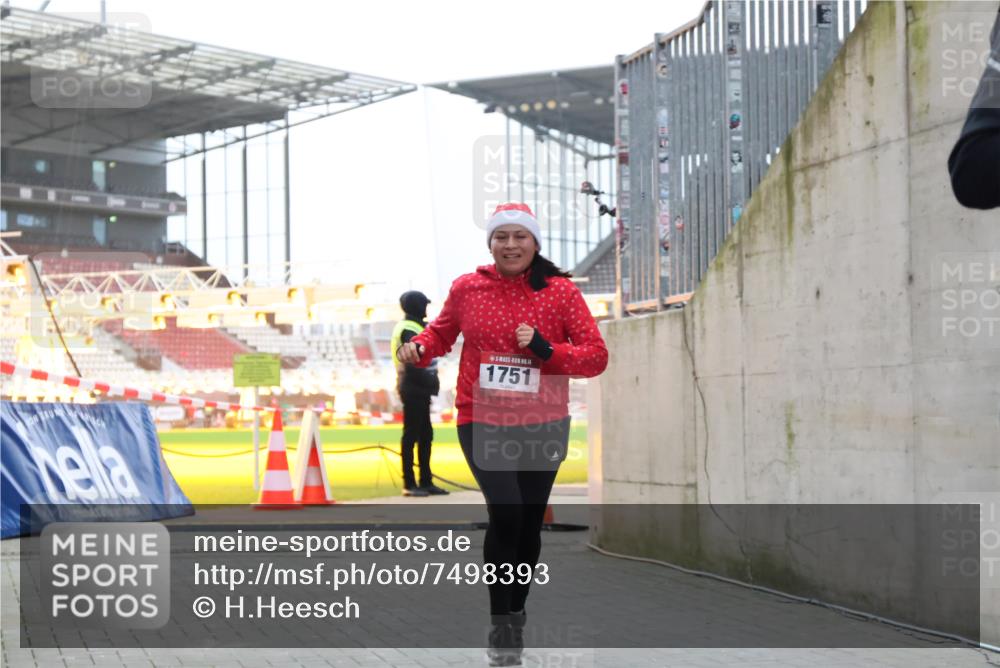08.12.2024 - St. Pauli X-Mass-Run No. 14 H.Heesch http://msf.ph/oto/7498393 08.12.2024 10:02:06 Ziel 41, 1246, 1751, 2818, 2833, 3254, 3340, 3341, 86, 1751, 2302, 2361, 2362, 2826, 2833, 3093 meine-sportfotos.de