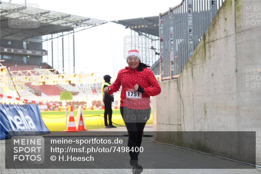 08.12.2024 - St. Pauli X-Mass-Run No. 14 H.Heesch http://msf.ph/oto/7498400 08.12.2024 10:02:06 Ziel 41, 1246, 1751, 2818, 2833, 3254, 3340, 3341, 86, 1751, 2302, 2361, 2362, 2826, 2833, 3093 meine-sportfotos.de