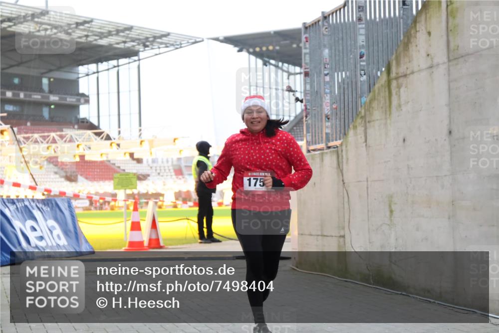 08.12.2024 - St. Pauli X-Mass-Run No. 14 H.Heesch http://msf.ph/oto/7498404 08.12.2024 10:02:06 Ziel 41, 1246, 1751, 2818, 2833, 3254, 3340, 3341, 86, 1751, 2302, 2361, 2362, 2826, 2833, 3093 meine-sportfotos.de