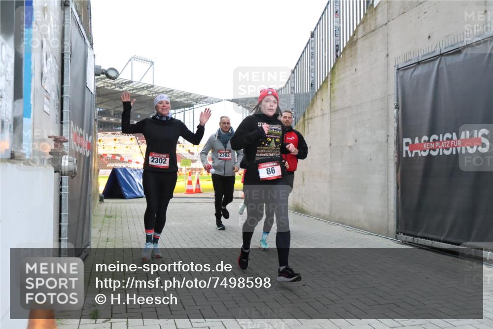 08.12.2024 - St. Pauli X-Mass-Run No. 14 H.Heesch http://msf.ph/oto/7498598 08.12.2024 10:02:13 Ziel 86, 1751, 2302, 2361, 2362, 2826, 2833, 3254, 86, 2302, 2361, 2362, 2817, 2826, 3093 meine-sportfotos.de
