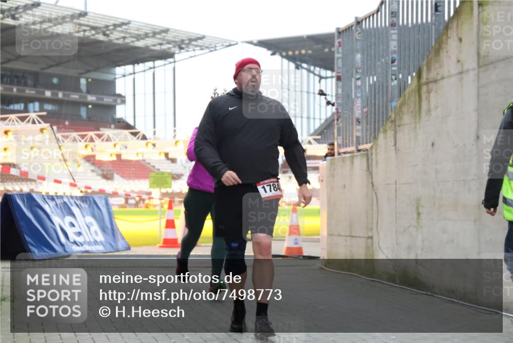 08.12.2024 - St. Pauli X-Mass-Run No. 14 H.Heesch http://msf.ph/oto/7498773 08.12.2024 10:02:18 Ziel 86, 1751, 2302, 2361, 2362, 2826, 2833, 3093, 1784, 2817, 2965, 3304 meine-sportfotos.de