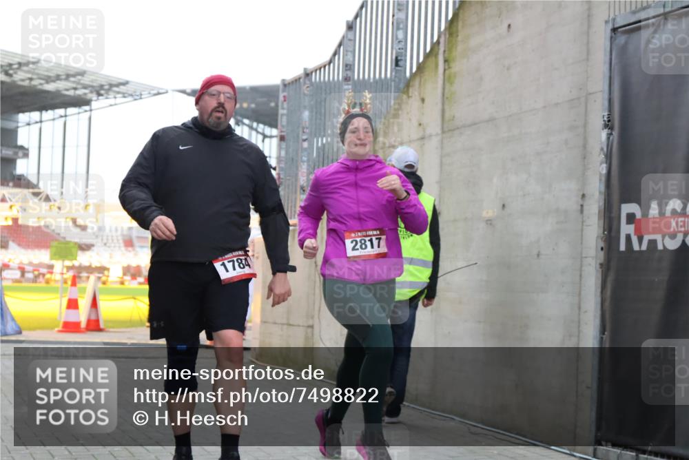 08.12.2024 - St. Pauli X-Mass-Run No. 14 H.Heesch http://msf.ph/oto/7498822 08.12.2024 10:02:19 Ziel 86, 1751, 2302, 2361, 2362, 2817, 2826, 2833, 3093, 1784, 2817, 2965, 3304 meine-sportfotos.de