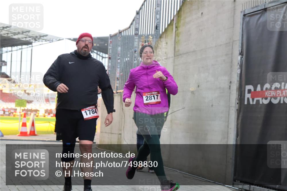 08.12.2024 - St. Pauli X-Mass-Run No. 14 H.Heesch http://msf.ph/oto/7498830 08.12.2024 10:02:19 Ziel 86, 1751, 2302, 2361, 2362, 2817, 2826, 2833, 3093, 1784, 2817, 2965, 3304 meine-sportfotos.de