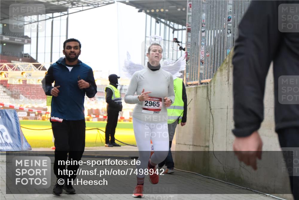 08.12.2024 - St. Pauli X-Mass-Run No. 14 H.Heesch http://msf.ph/oto/7498942 08.12.2024 10:02:22 Ziel 86, 2302, 2361, 2362, 2817, 2826, 2965, 3093, 1784, 2780, 2965, 3304 meine-sportfotos.de