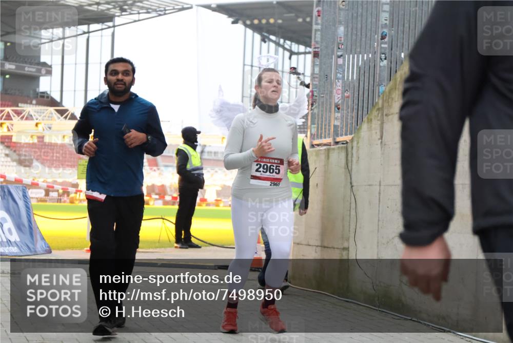 08.12.2024 - St. Pauli X-Mass-Run No. 14 H.Heesch http://msf.ph/oto/7498950 08.12.2024 10:02:22 Ziel 86, 2302, 2361, 2362, 2817, 2826, 2965, 3093, 1784, 2780, 2965, 3304 meine-sportfotos.de