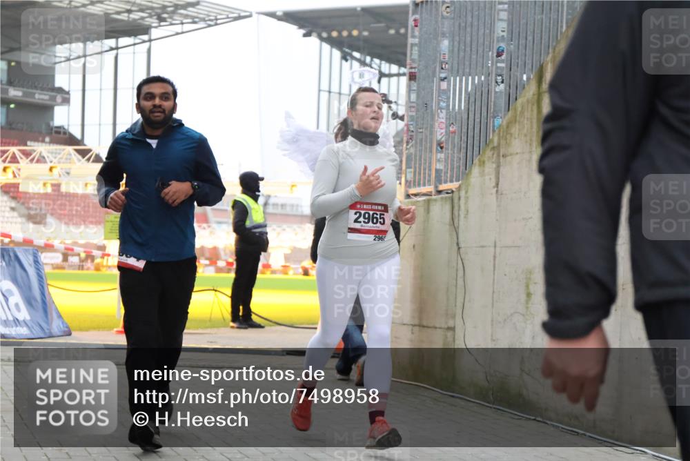 08.12.2024 - St. Pauli X-Mass-Run No. 14 H.Heesch http://msf.ph/oto/7498958 08.12.2024 10:02:22 Ziel 86, 2302, 2361, 2362, 2817, 2826, 2965, 3093, 1784, 2780, 2965, 3304 meine-sportfotos.de