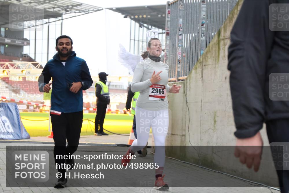 08.12.2024 - St. Pauli X-Mass-Run No. 14 H.Heesch http://msf.ph/oto/7498965 08.12.2024 10:02:22 Ziel 86, 2302, 2361, 2362, 2817, 2826, 2965, 3093, 1784, 2780, 2965, 3304 meine-sportfotos.de