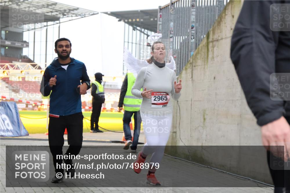 08.12.2024 - St. Pauli X-Mass-Run No. 14 H.Heesch http://msf.ph/oto/7498979 08.12.2024 10:02:22 Ziel 86, 2302, 2361, 2362, 2817, 2826, 2965, 3093, 1784, 2780, 2965, 3304 meine-sportfotos.de
