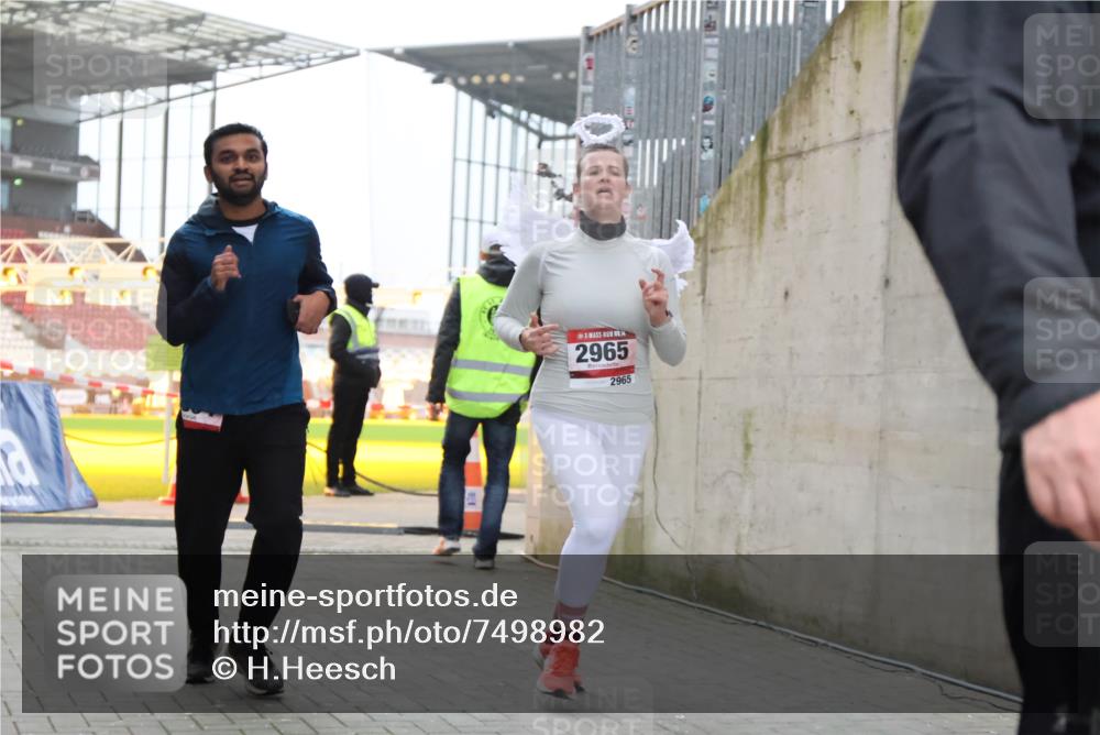 08.12.2024 - St. Pauli X-Mass-Run No. 14 H.Heesch http://msf.ph/oto/7498982 08.12.2024 10:02:22 Ziel 86, 2302, 2361, 2362, 2817, 2826, 2965, 3093, 1784, 2780, 2965, 3304 meine-sportfotos.de