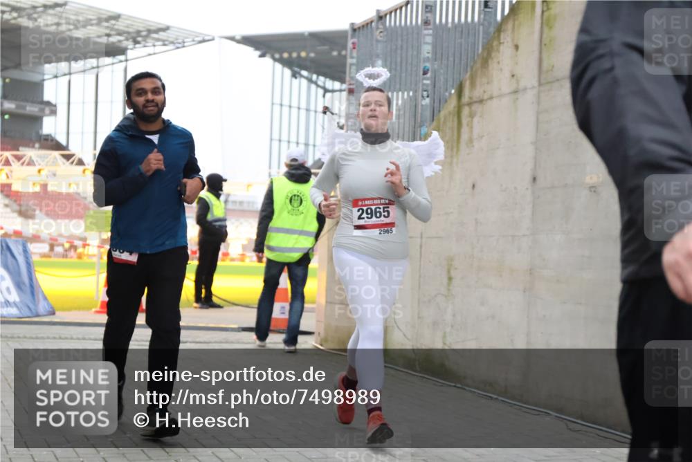 08.12.2024 - St. Pauli X-Mass-Run No. 14 H.Heesch http://msf.ph/oto/7498989 08.12.2024 10:02:22 Ziel 86, 2302, 2361, 2362, 2817, 2826, 2965, 3093, 1784, 2780, 2965, 3304 meine-sportfotos.de