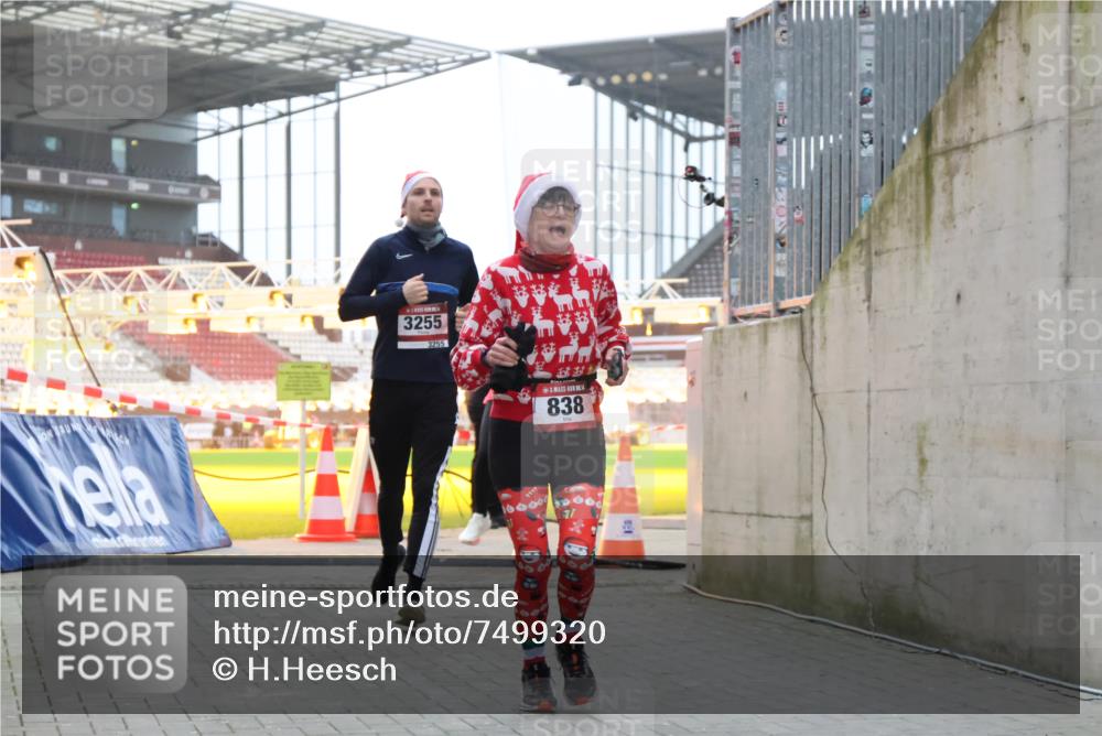 08.12.2024 - St. Pauli X-Mass-Run No. 14 H.Heesch http://msf.ph/oto/7499320 08.12.2024 10:02:33 Ziel 588, 1784, 2780, 2817, 2965, 3304, 588, 838, 3255 meine-sportfotos.de