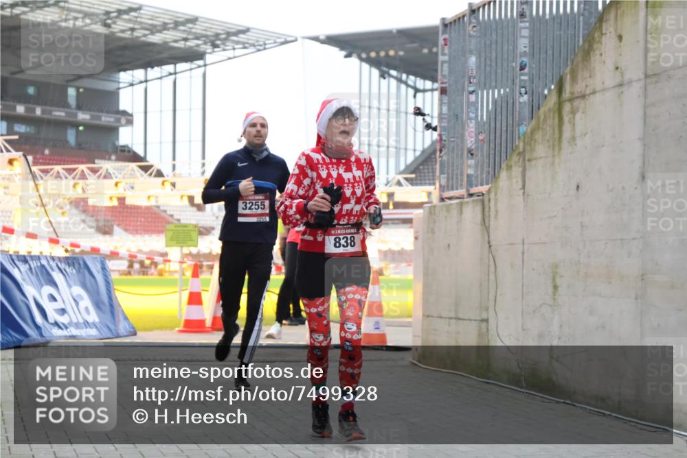 08.12.2024 - St. Pauli X-Mass-Run No. 14 H.Heesch http://msf.ph/oto/7499328 08.12.2024 10:02:33 Ziel 588, 1784, 2780, 2817, 2965, 3304, 588, 838, 3255 meine-sportfotos.de