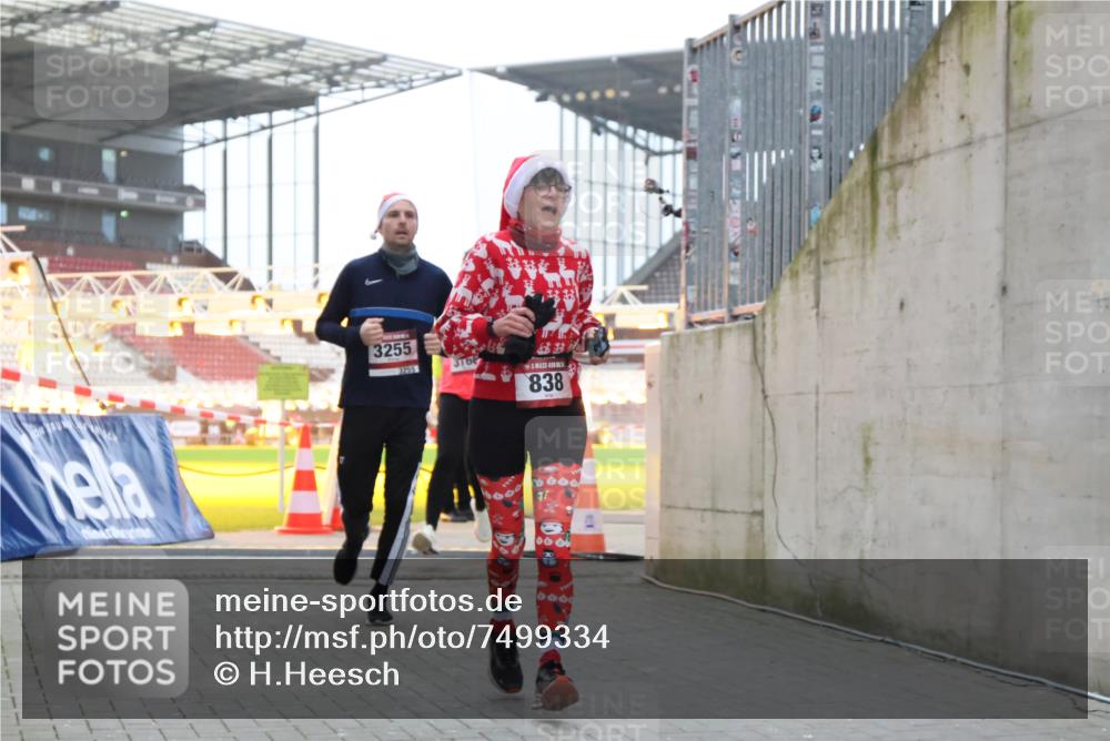 08.12.2024 - St. Pauli X-Mass-Run No. 14 H.Heesch http://msf.ph/oto/7499334 08.12.2024 10:02:33 Ziel 588, 1784, 2780, 2817, 2965, 3304, 588, 838, 3255 meine-sportfotos.de