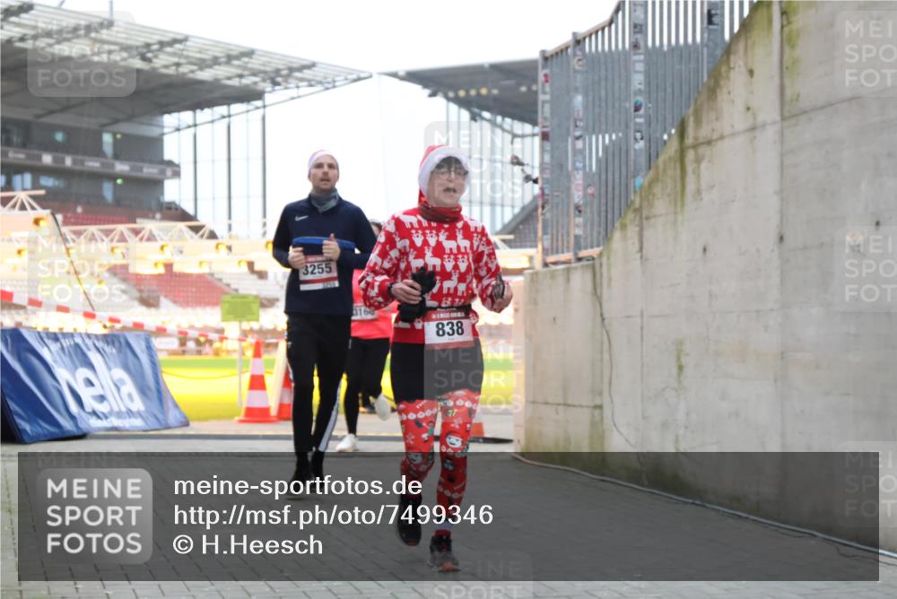 08.12.2024 - St. Pauli X-Mass-Run No. 14 H.Heesch http://msf.ph/oto/7499346 08.12.2024 10:02:34 Ziel 588, 838, 1784, 2780, 2965, 3304, 838, 3255 meine-sportfotos.de