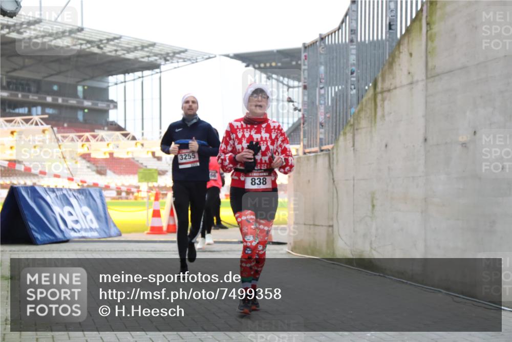 08.12.2024 - St. Pauli X-Mass-Run No. 14 H.Heesch http://msf.ph/oto/7499358 08.12.2024 10:02:34 Ziel 588, 838, 1784, 2780, 2965, 3304, 838, 3255 meine-sportfotos.de