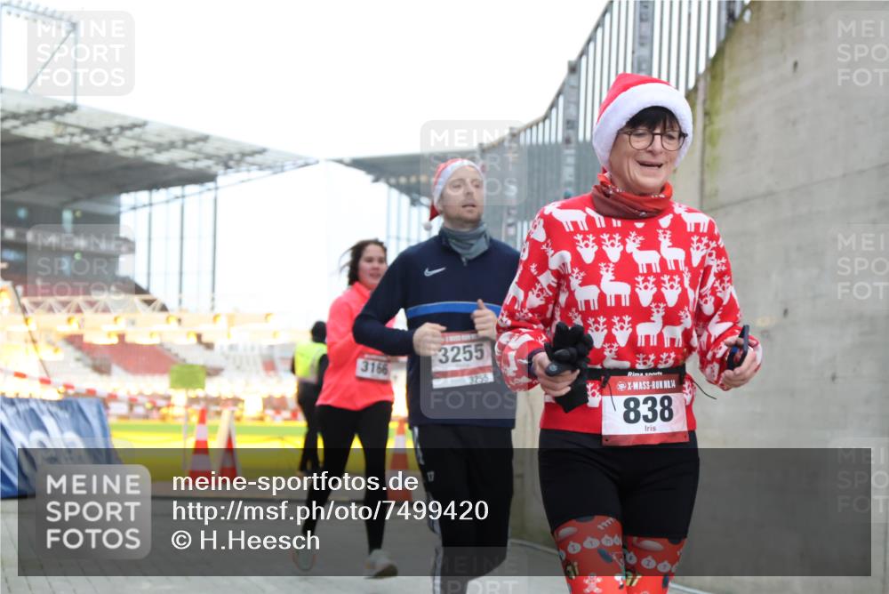 08.12.2024 - St. Pauli X-Mass-Run No. 14 H.Heesch http://msf.ph/oto/7499420 08.12.2024 10:02:35 Ziel 588, 838, 1784, 2780, 2965, 3255, 3304, 838, 3255 meine-sportfotos.de