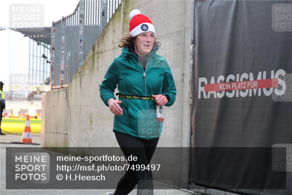 08.12.2024 - St. Pauli X-Mass-Run No. 14 H.Heesch http://msf.ph/oto/7499497 08.12.2024 10:02:46 Ziel 479, 838, 3255, 479, 604, 609 meine-sportfotos.de