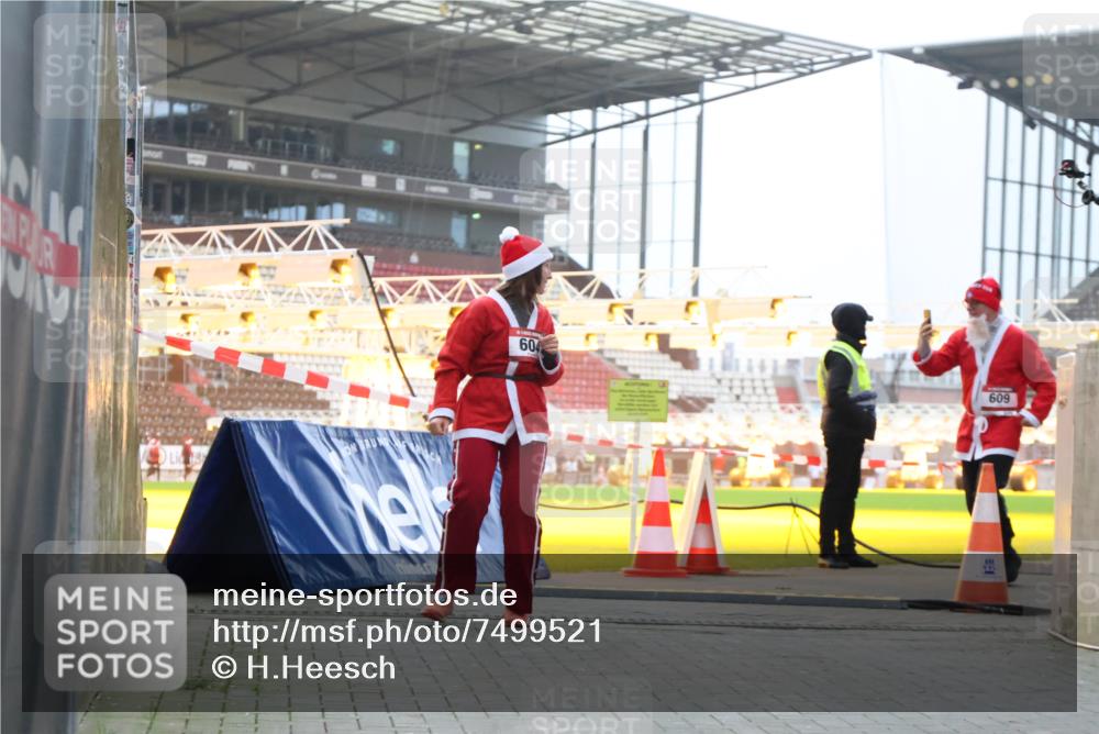 08.12.2024 - St. Pauli X-Mass-Run No. 14 H.Heesch http://msf.ph/oto/7499521 08.12.2024 10:02:49 Ziel 479, 3255, 187, 604, 609, 2211, 2334, 2371 meine-sportfotos.de