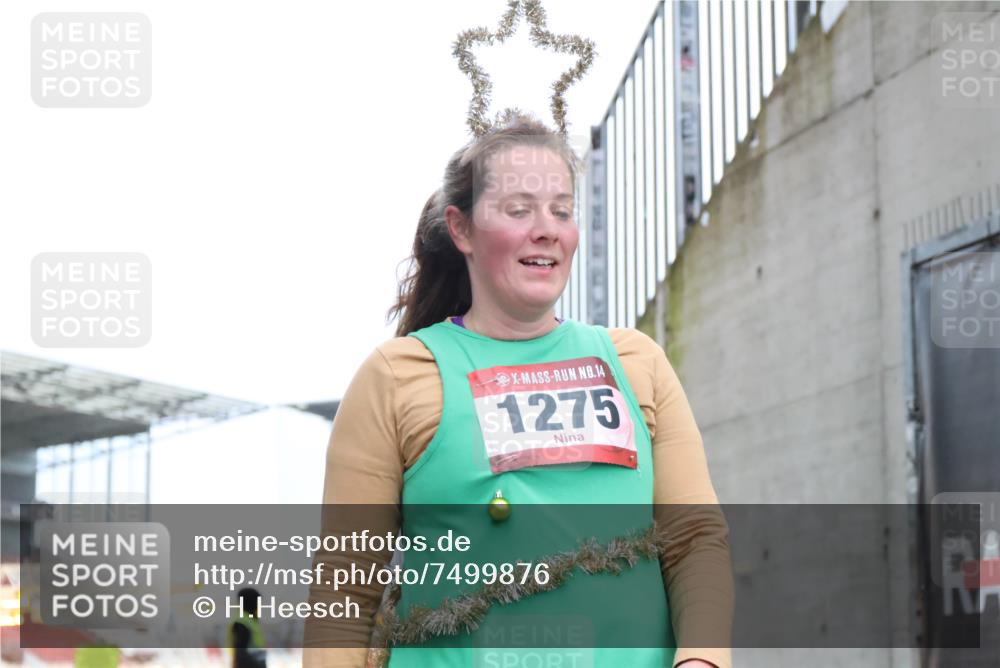 08.12.2024 - St. Pauli X-Mass-Run No. 14 H.Heesch http://msf.ph/oto/7499876 08.12.2024 10:02:59 Ziel 187, 479, 604, 609, 1275, 2211, 2334, 2371, 2898, 1018, 1275, 2211, 2426, 2898, 3104, 3105 meine-sportfotos.de