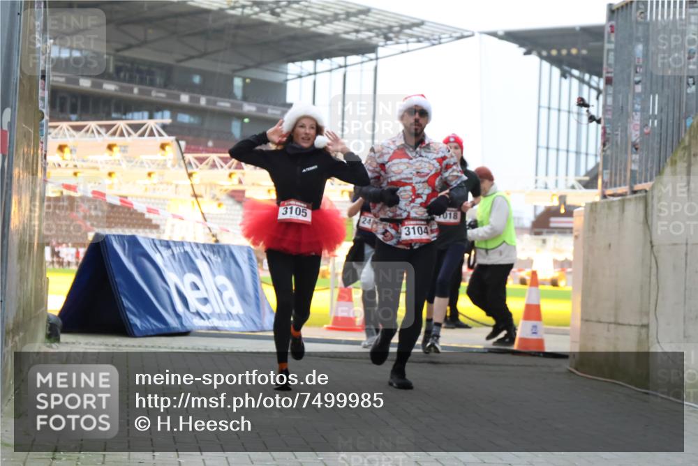 08.12.2024 - St. Pauli X-Mass-Run No. 14 H.Heesch http://msf.ph/oto/7499985 08.12.2024 10:03:02 Ziel 187, 604, 609, 1275, 2211, 2334, 2371, 2898, 1018, 2426, 3104, 3105 meine-sportfotos.de