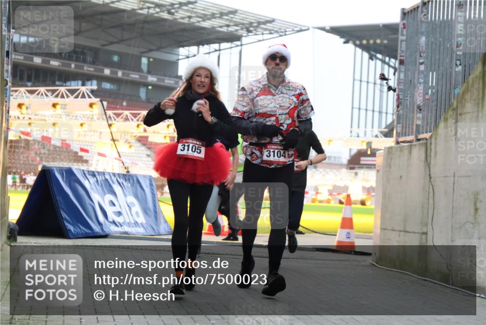 08.12.2024 - St. Pauli X-Mass-Run No. 14 H.Heesch http://msf.ph/oto/7500023 08.12.2024 10:03:03 Ziel 187, 604, 609, 1275, 2211, 2334, 2371, 2898, 345, 349, 1018, 2426, 3104, 3105 meine-sportfotos.de