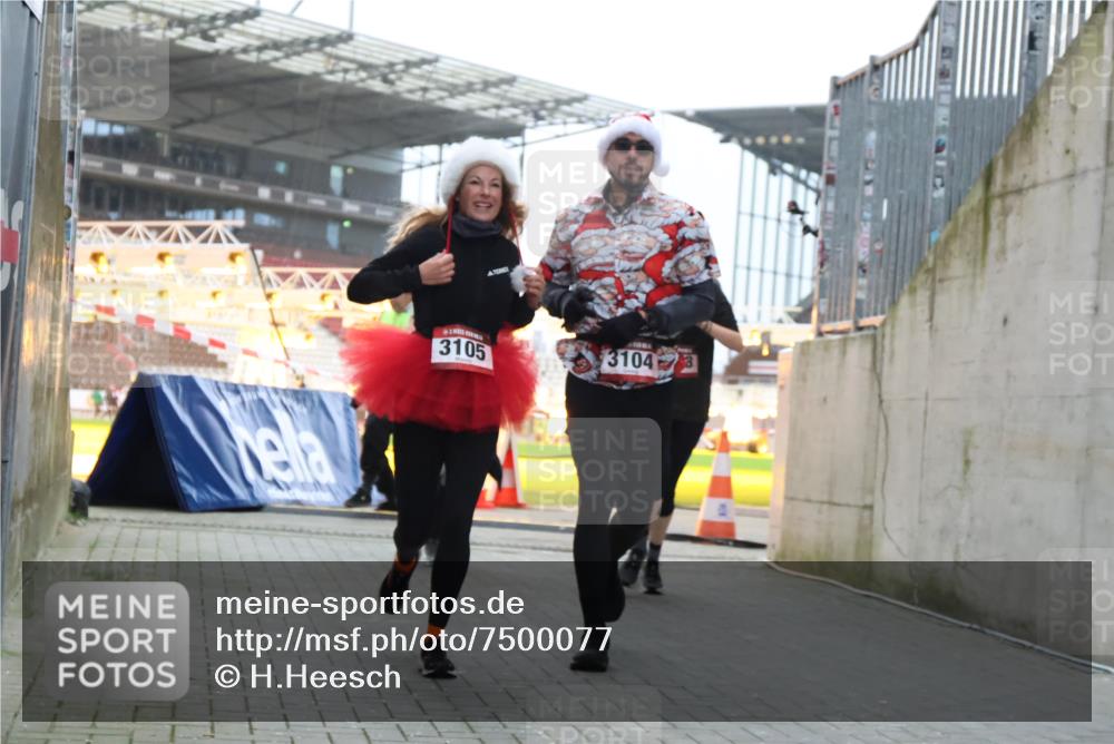 08.12.2024 - St. Pauli X-Mass-Run No. 14 H.Heesch http://msf.ph/oto/7500077 08.12.2024 10:03:03 Ziel 187, 604, 609, 1275, 2211, 2334, 2371, 2898, 345, 349, 1018, 2426, 3104, 3105 meine-sportfotos.de
