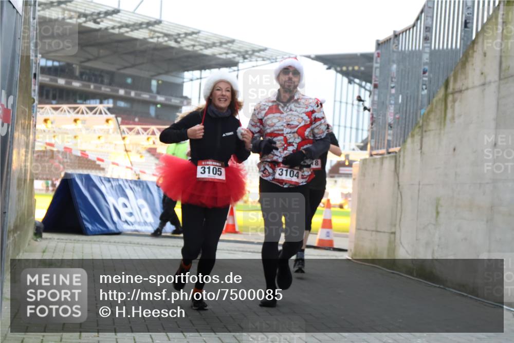 08.12.2024 - St. Pauli X-Mass-Run No. 14 H.Heesch http://msf.ph/oto/7500085 08.12.2024 10:03:03 Ziel 187, 604, 609, 1275, 2211, 2334, 2371, 2898, 345, 349, 1018, 2426, 3104, 3105 meine-sportfotos.de