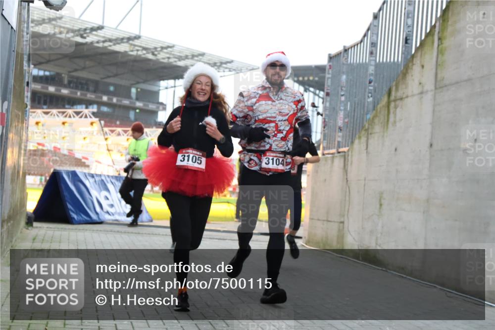 08.12.2024 - St. Pauli X-Mass-Run No. 14 H.Heesch http://msf.ph/oto/7500115 08.12.2024 10:03:03 Ziel 187, 604, 609, 1275, 2211, 2334, 2371, 2898, 345, 349, 1018, 2426, 3104, 3105 meine-sportfotos.de