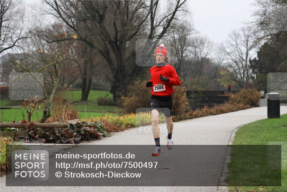 08.12.2024 - St. Pauli X-Mass-Run No. 14 Strokosch-Dieckow http://msf.ph/oto/7500497 08.12.2024 09:42:01 Laufen 2986 meine-sportfotos.de