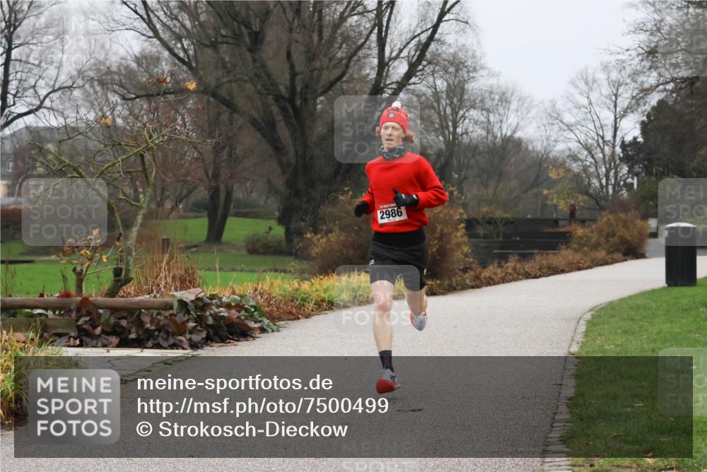 08.12.2024 - St. Pauli X-Mass-Run No. 14 Strokosch-Dieckow http://msf.ph/oto/7500499 08.12.2024 09:42:01 Laufen 2986 meine-sportfotos.de