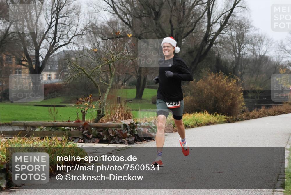 08.12.2024 - St. Pauli X-Mass-Run No. 14 Strokosch-Dieckow http://msf.ph/oto/7500531 08.12.2024 09:42:21 Laufen 2536 meine-sportfotos.de