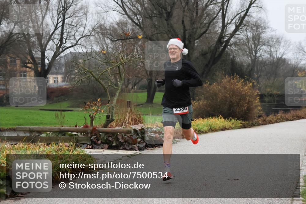 08.12.2024 - St. Pauli X-Mass-Run No. 14 Strokosch-Dieckow http://msf.ph/oto/7500534 08.12.2024 09:42:21 Laufen 2336 meine-sportfotos.de