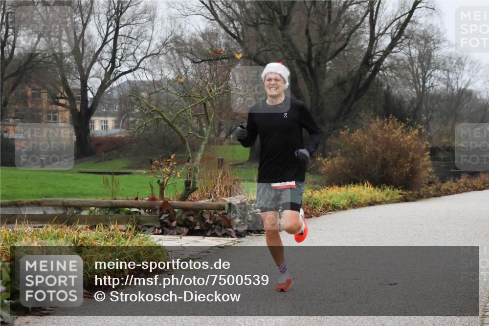 08.12.2024 - St. Pauli X-Mass-Run No. 14 Strokosch-Dieckow http://msf.ph/oto/7500539 08.12.2024 09:42:21 Laufen  meine-sportfotos.de