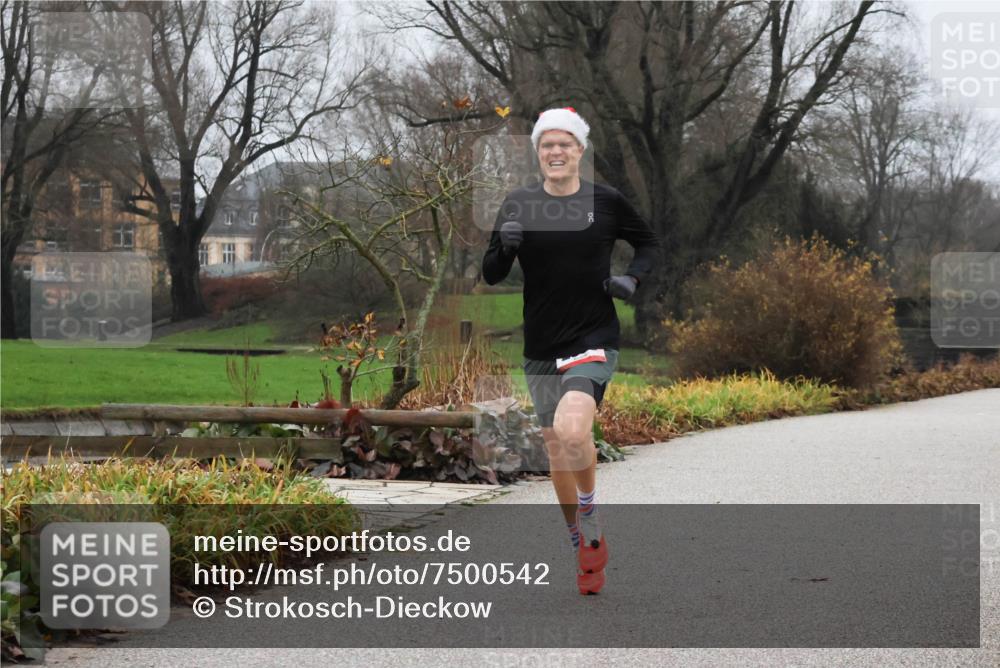 08.12.2024 - St. Pauli X-Mass-Run No. 14 Strokosch-Dieckow http://msf.ph/oto/7500542 08.12.2024 09:42:21 Laufen  meine-sportfotos.de