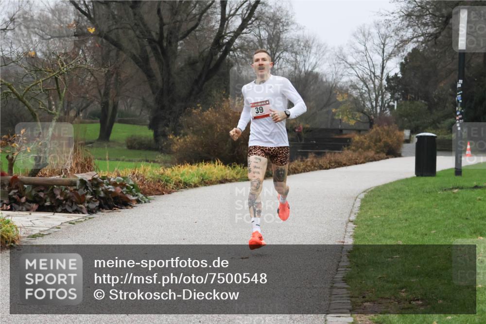 08.12.2024 - St. Pauli X-Mass-Run No. 14 Strokosch-Dieckow http://msf.ph/oto/7500548 08.12.2024 09:42:31 Laufen 39 meine-sportfotos.de