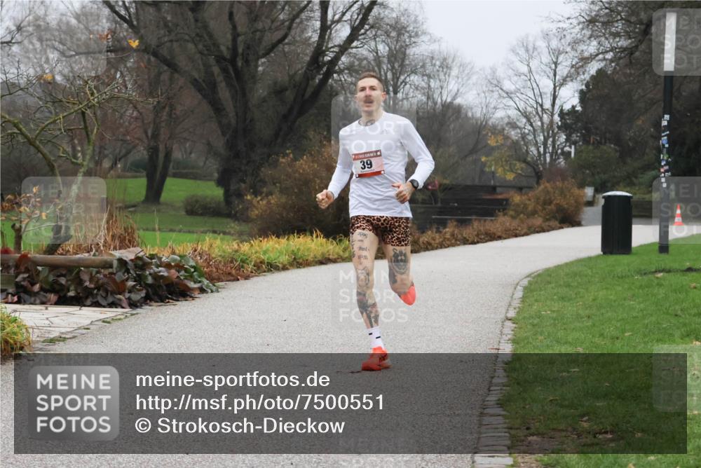 08.12.2024 - St. Pauli X-Mass-Run No. 14 Strokosch-Dieckow http://msf.ph/oto/7500551 08.12.2024 09:42:31 Laufen 39 meine-sportfotos.de