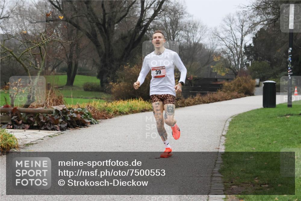 08.12.2024 - St. Pauli X-Mass-Run No. 14 Strokosch-Dieckow http://msf.ph/oto/7500553 08.12.2024 09:42:31 Laufen 39 meine-sportfotos.de