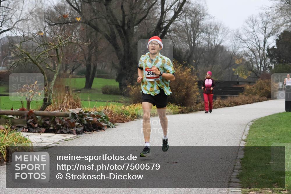 08.12.2024 - St. Pauli X-Mass-Run No. 14 Strokosch-Dieckow http://msf.ph/oto/7500579 08.12.2024 09:43:28 Laufen 330, 3309 meine-sportfotos.de