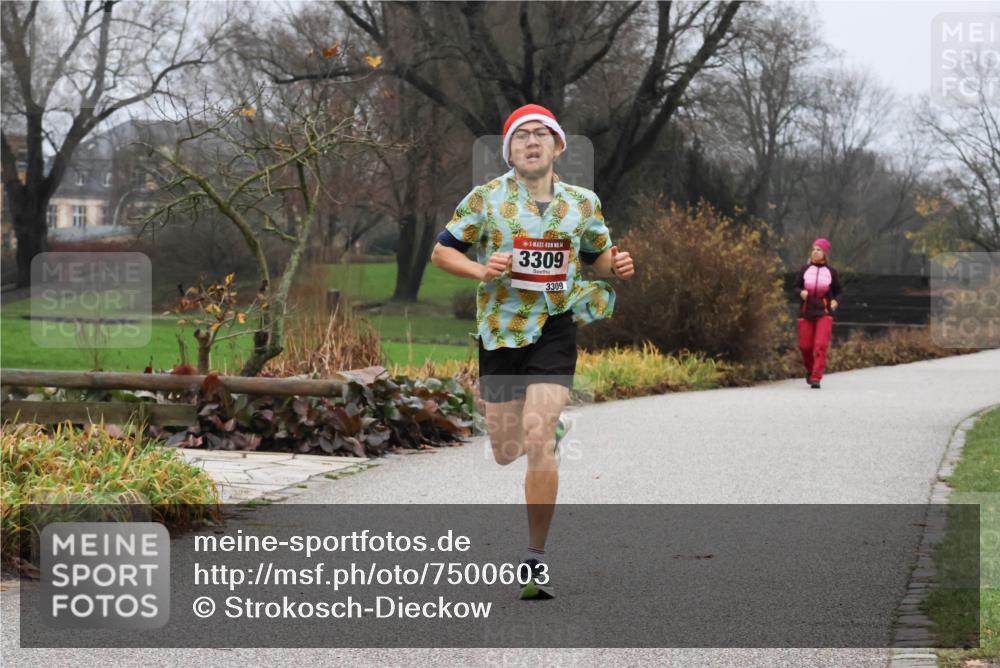 08.12.2024 - St. Pauli X-Mass-Run No. 14 Strokosch-Dieckow http://msf.ph/oto/7500603 08.12.2024 09:43:29 Laufen 14, 3309, 3309 meine-sportfotos.de