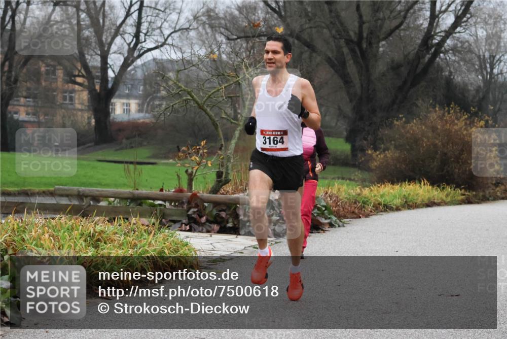 08.12.2024 - St. Pauli X-Mass-Run No. 14 Strokosch-Dieckow http://msf.ph/oto/7500618 08.12.2024 09:43:39 Laufen 14, 3164 meine-sportfotos.de