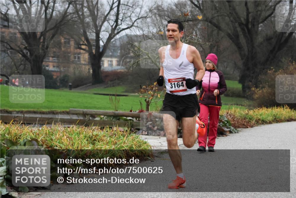 08.12.2024 - St. Pauli X-Mass-Run No. 14 Strokosch-Dieckow http://msf.ph/oto/7500625 08.12.2024 09:43:39 Laufen 14, 3164 meine-sportfotos.de