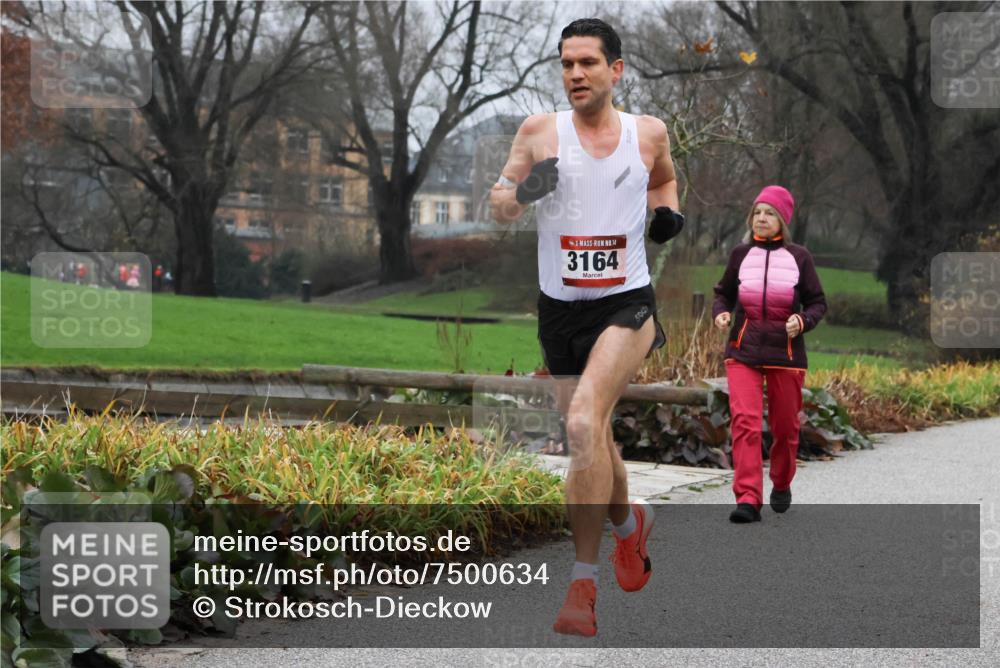 08.12.2024 - St. Pauli X-Mass-Run No. 14 Strokosch-Dieckow http://msf.ph/oto/7500634 08.12.2024 09:43:39 Laufen 14, 3164 meine-sportfotos.de