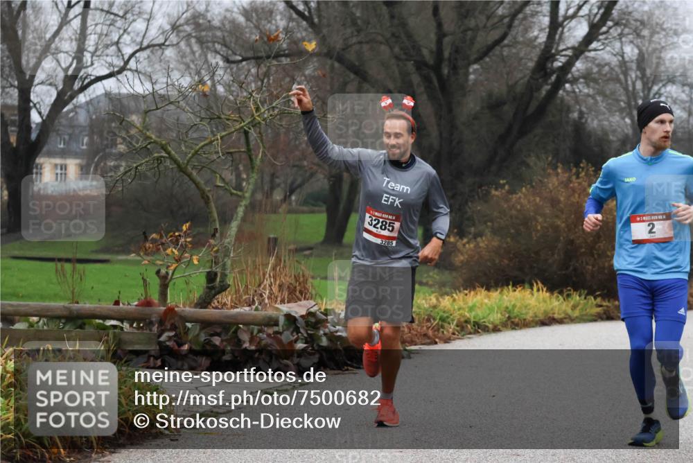 08.12.2024 - St. Pauli X-Mass-Run No. 14 Strokosch-Dieckow http://msf.ph/oto/7500682 08.12.2024 09:44:09 Laufen 3285, 3285, 14, 12 meine-sportfotos.de