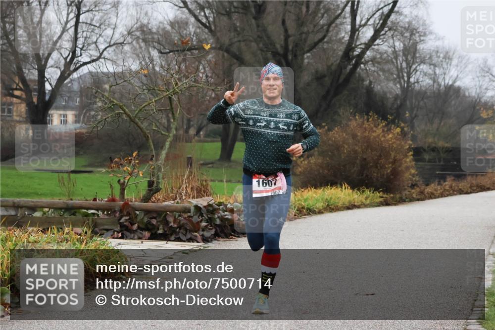 08.12.2024 - St. Pauli X-Mass-Run No. 14 Strokosch-Dieckow http://msf.ph/oto/7500714 08.12.2024 09:44:24 Laufen 1607, 1607 meine-sportfotos.de
