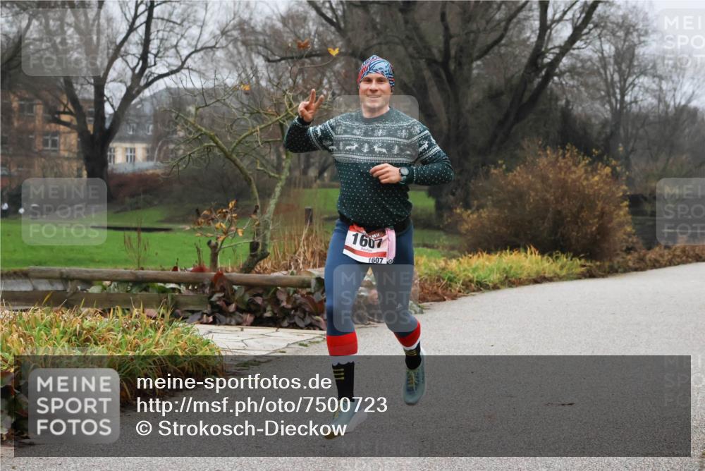 08.12.2024 - St. Pauli X-Mass-Run No. 14 Strokosch-Dieckow http://msf.ph/oto/7500723 08.12.2024 09:44:24 Laufen 1607, 1607 meine-sportfotos.de