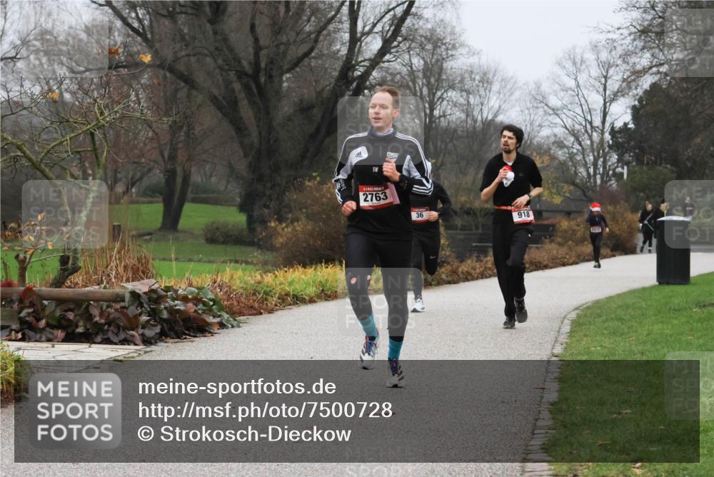 08.12.2024 - St. Pauli X-Mass-Run No. 14 Strokosch-Dieckow http://msf.ph/oto/7500728 08.12.2024 09:44:31 Laufen 2763, 36, 918 meine-sportfotos.de