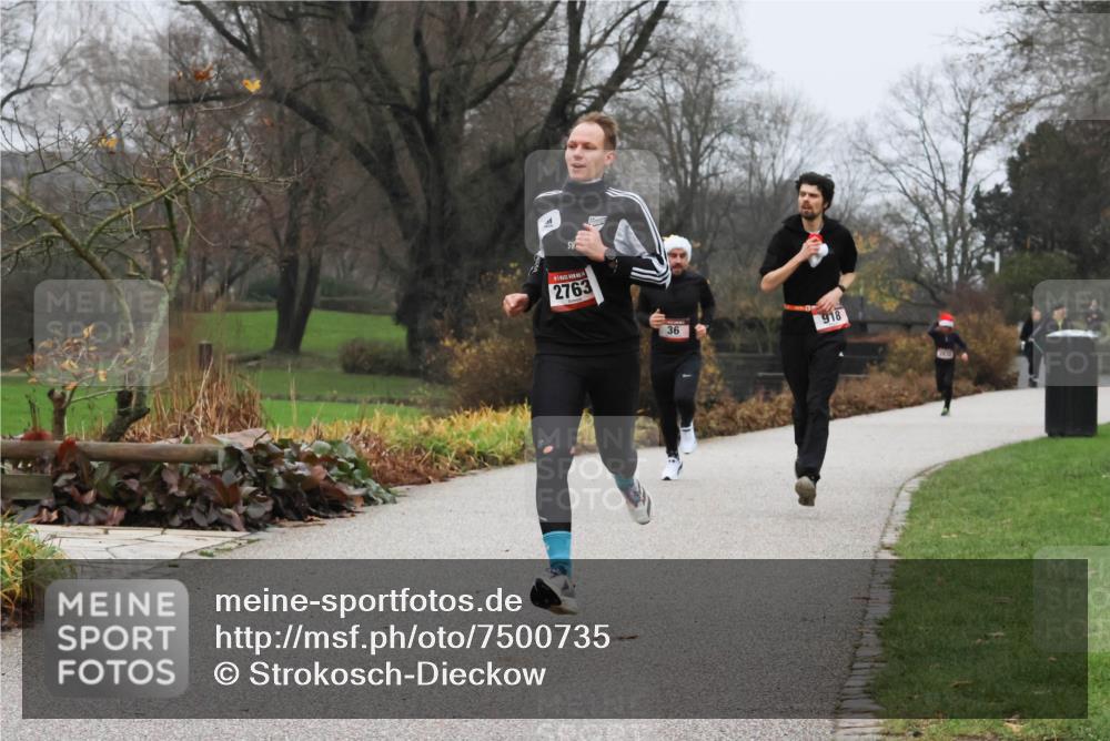 08.12.2024 - St. Pauli X-Mass-Run No. 14 Strokosch-Dieckow http://msf.ph/oto/7500735 08.12.2024 09:44:31 Laufen 2763, 36, 918 meine-sportfotos.de