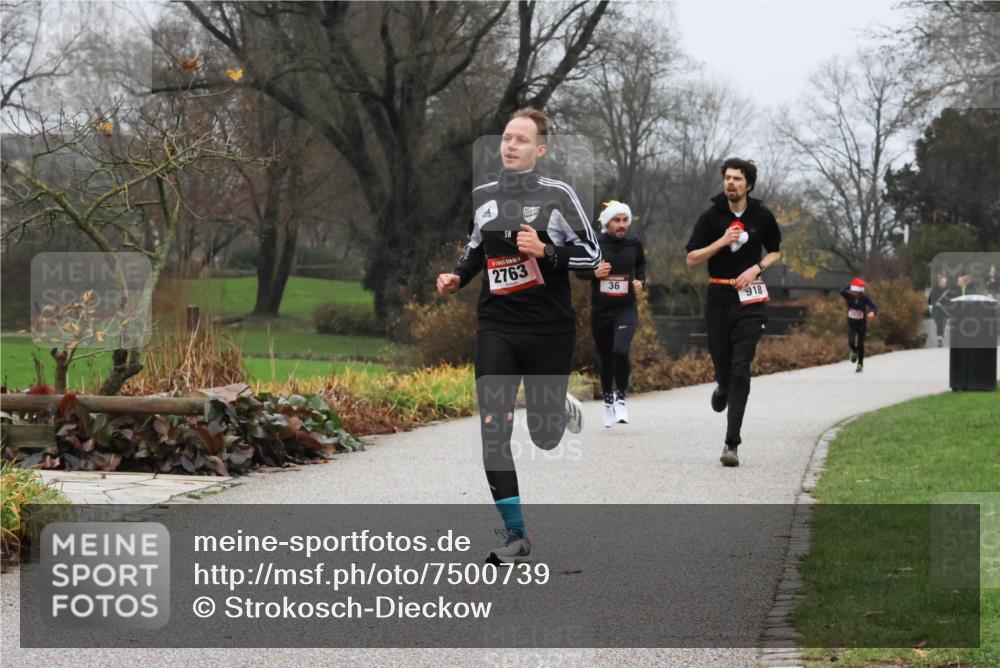 08.12.2024 - St. Pauli X-Mass-Run No. 14 Strokosch-Dieckow http://msf.ph/oto/7500739 08.12.2024 09:44:31 Laufen 2763, 36, 918 meine-sportfotos.de