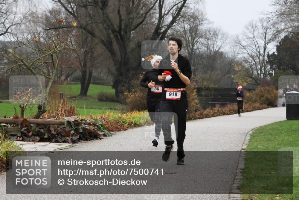 08.12.2024 - St. Pauli X-Mass-Run No. 14 Strokosch-Dieckow http://msf.ph/oto/7500741 08.12.2024 09:44:32 Laufen 36, 918, 2832 meine-sportfotos.de