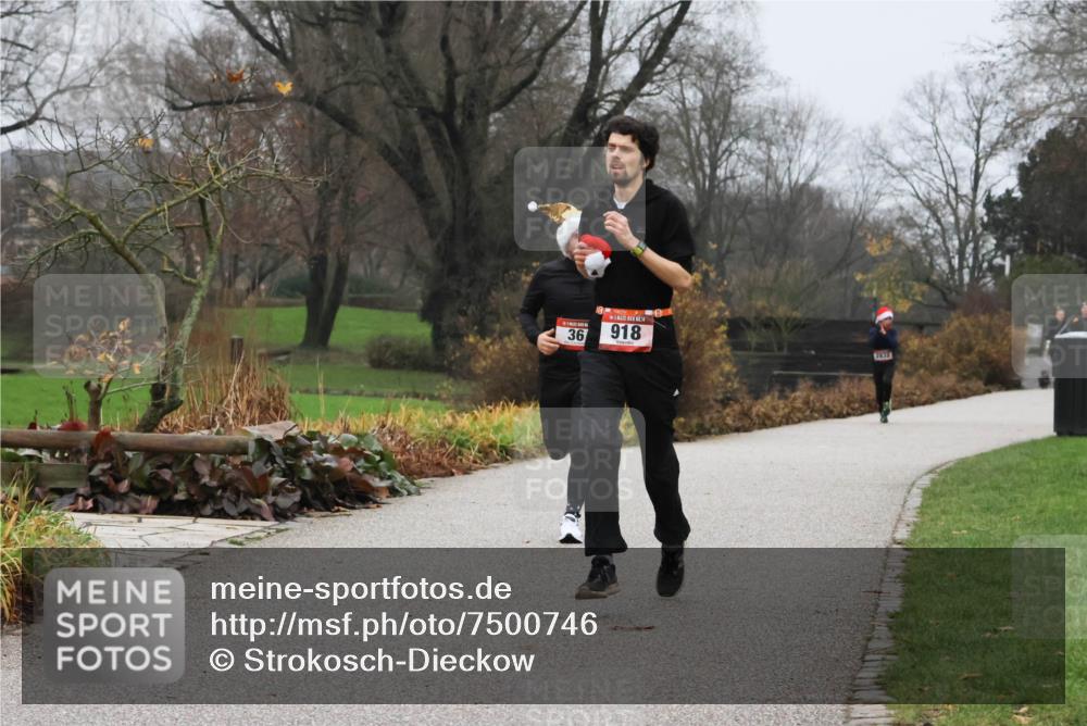 08.12.2024 - St. Pauli X-Mass-Run No. 14 Strokosch-Dieckow http://msf.ph/oto/7500746 08.12.2024 09:44:32 Laufen 36, 918, 2437 meine-sportfotos.de